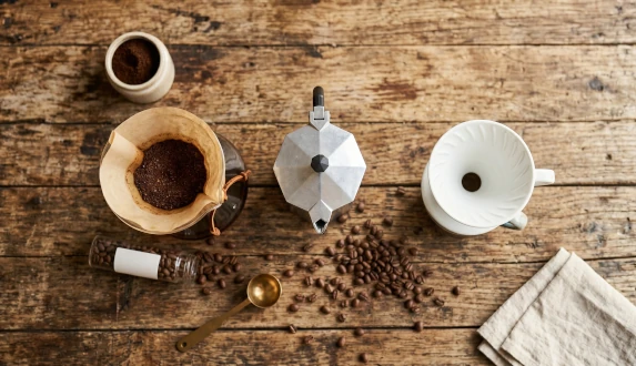 Various coffee brewing methods: chemex, moka pot and dripper
